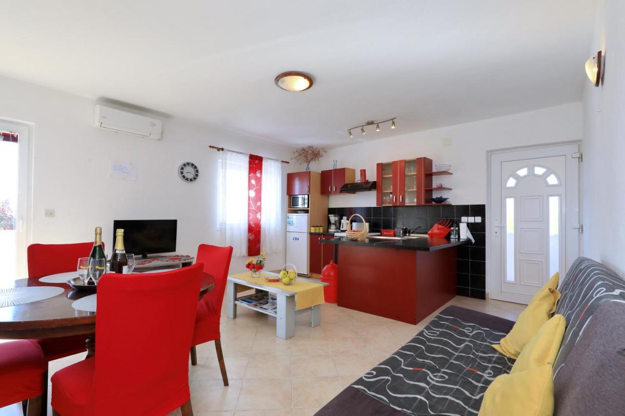 Apartments Luca Ražanac Екстериор снимка