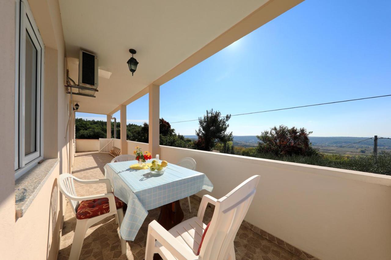 Apartments Luca Ražanac Екстериор снимка