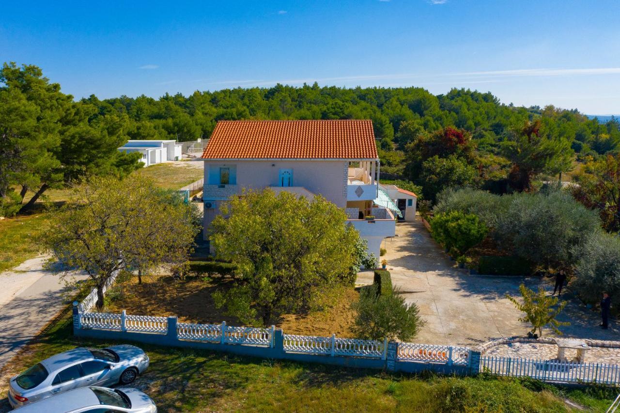 Apartments Luca Ražanac Екстериор снимка