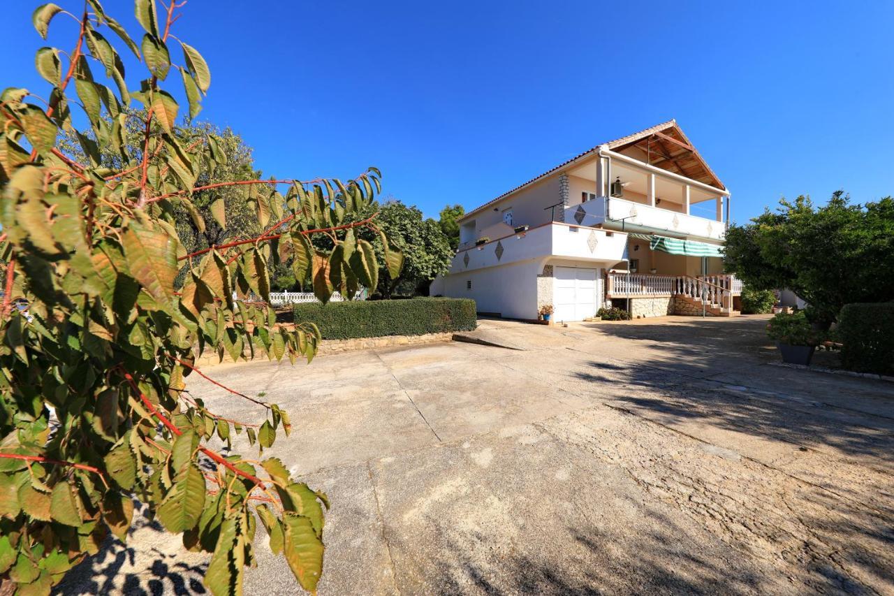 Apartments Luca Ražanac Екстериор снимка