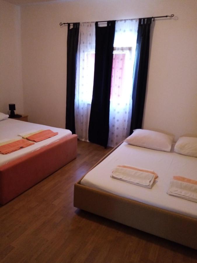 Apartments Luca Ražanac Екстериор снимка