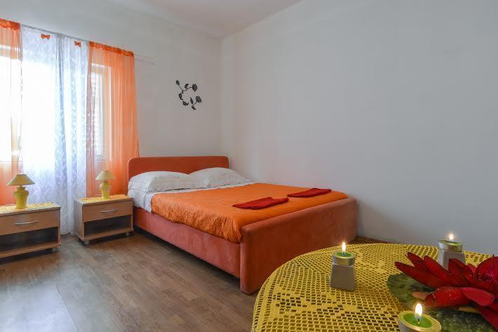 Apartments Luca Ražanac Екстериор снимка