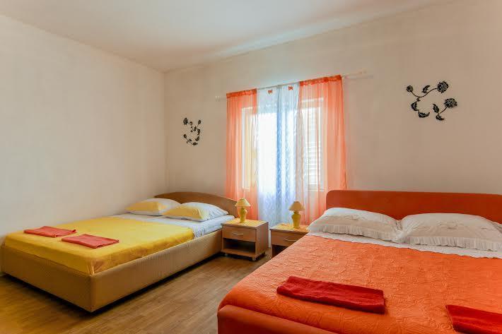 Apartments Luca Ražanac Екстериор снимка